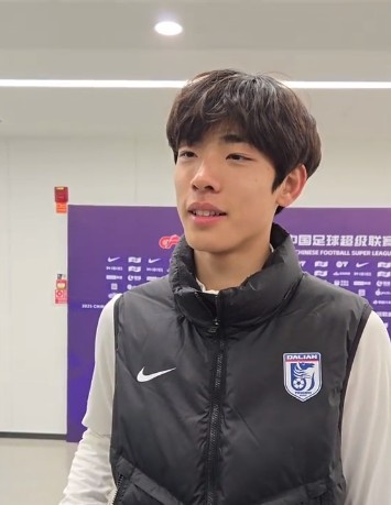 国青归来上演中超首秀,朱鹏宇:感觉很好,场上大哥们很支持我